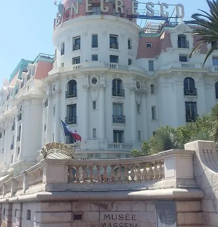 Rivoli Seaside Ницца